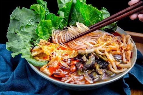 阿瓜吃螺蛳粉好吃吗视频,螺蛳粉美味大揭秘！